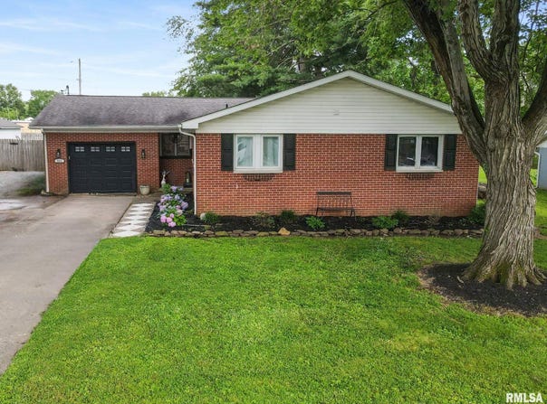 809 DOGWOOD Lane, Marion, IL 62959