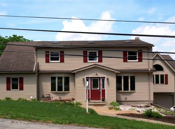 1378 Robbins Station Rd, Irwin, PA 15642