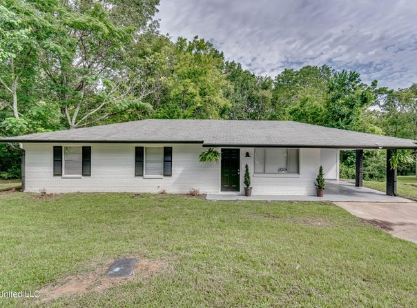 667 Queen Circle, Jackson, MS 39209