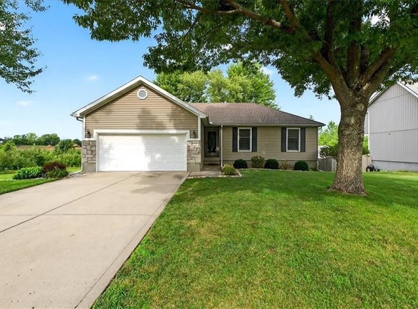 4209 SW Washington Drive, Blue Springs, MO 64014