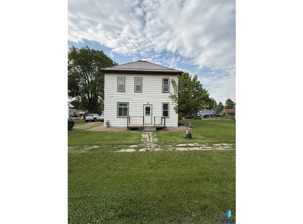 208 E Washington St, Marion, SD 57043