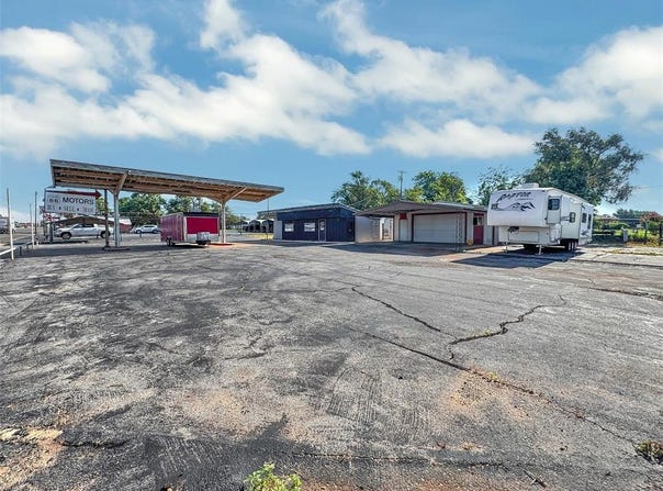 406 N Van Buren Avenue, Elk City, OK 73644