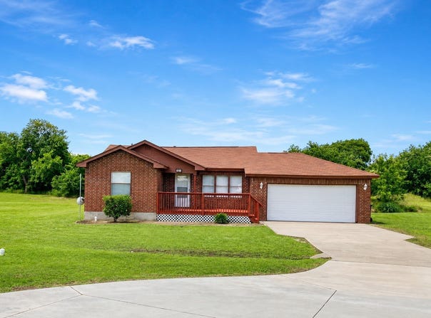 707 Doris Lane, Gunter, TX 75058