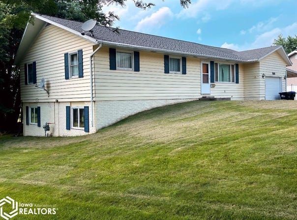1524 Rainbow Drive, Belle Plaine, IA 52208