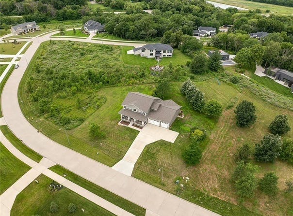 5535 SW Lake Ridge Drive, West Des Moines, IA 50265
