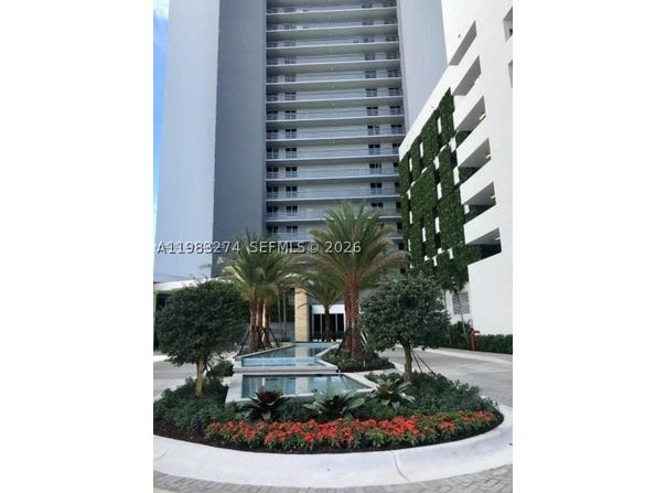 16385 Biscayne Blvd, North Miami Beach, FL 33160