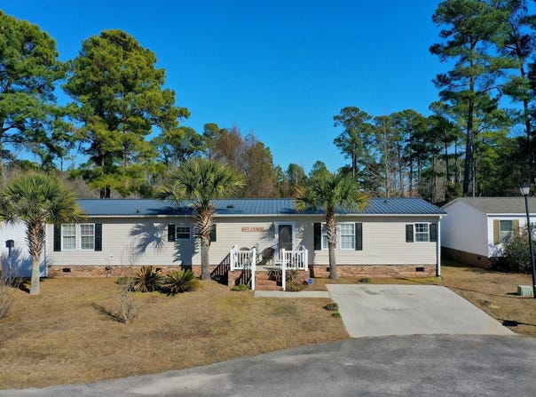 3203 Lyndon Dr., Little River, SC 29566