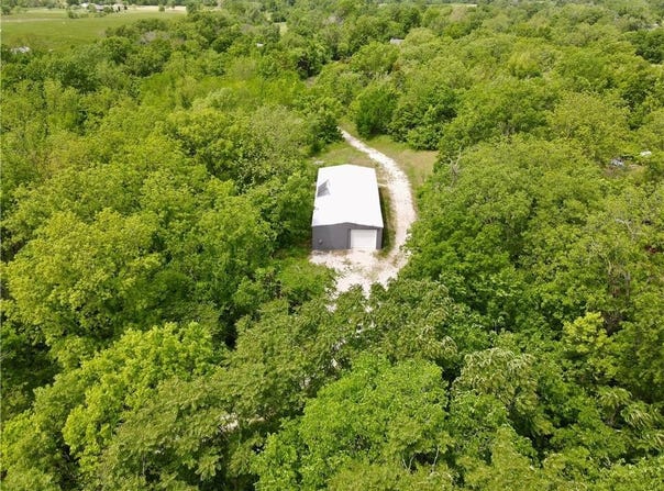 814 N BUCKNER TARSNEY Road, Buckner, MO 64016
