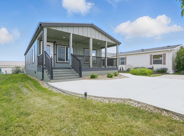 4422 Circlewood Dr, Rapid City, SD 57703