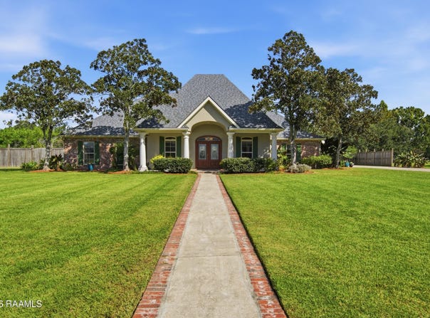 103 Lantana Court, Broussard, LA 70518