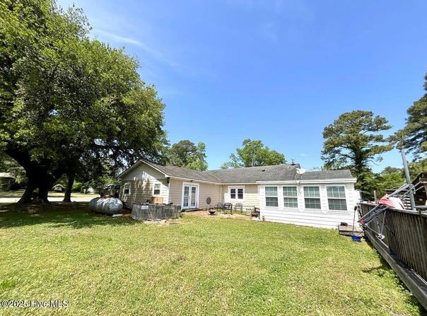 1281 Old Chinquapin Road, Beulaville, NC 28518