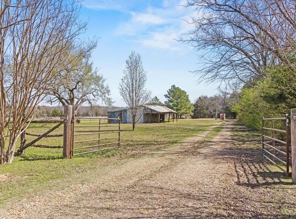 1393 County Road 2250, Ivanhoe, TX 75447