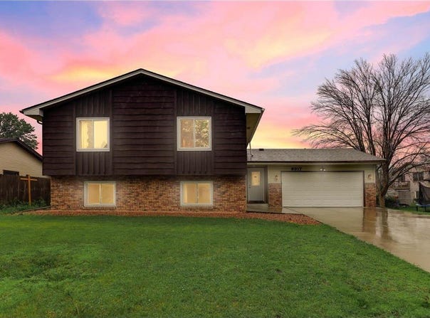 8317 Penn Avenue N, Brooklyn Park, MN 55444