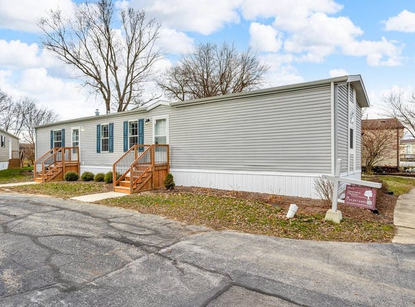 19 St. Andrews, Temperance, MI 48182