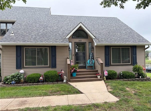 149 Stonebridge Lane, Smithville, MO 64089