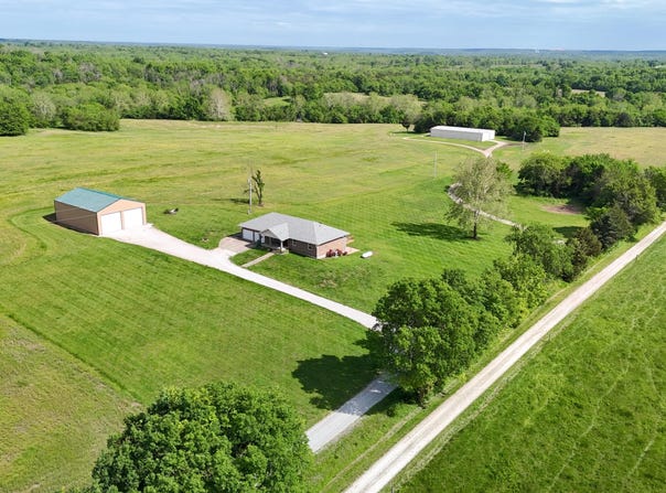 5376-b S 140th Road, Morrisville, MO 65645