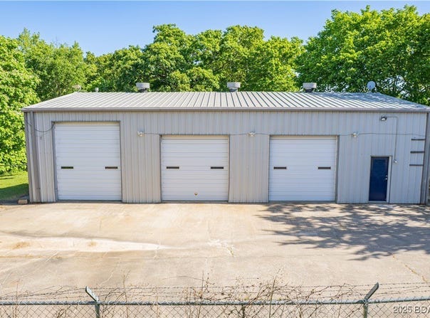 414 Hwy 42, Kaiser, MO 65047