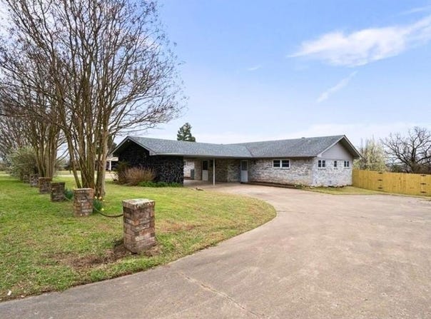 1100 Murta  ST, Van Buren, AR 72956