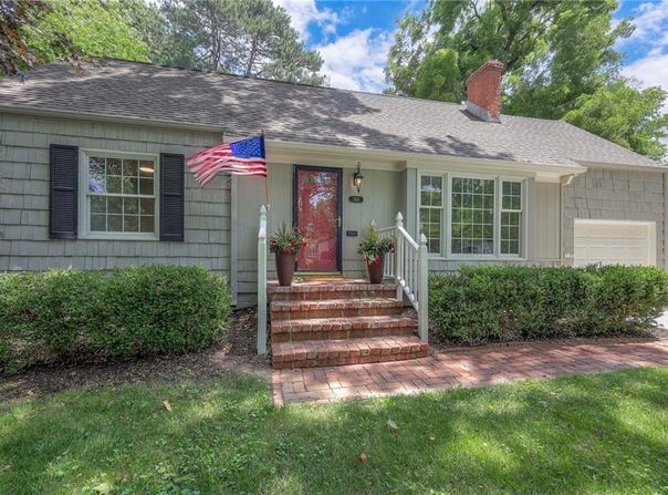 7481 Village Drive, Prairie Village, KS 66208
