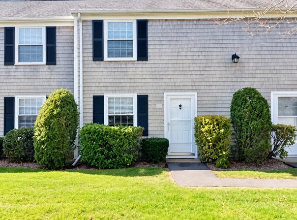 135 W Main Street, Hyannis, MA 02601