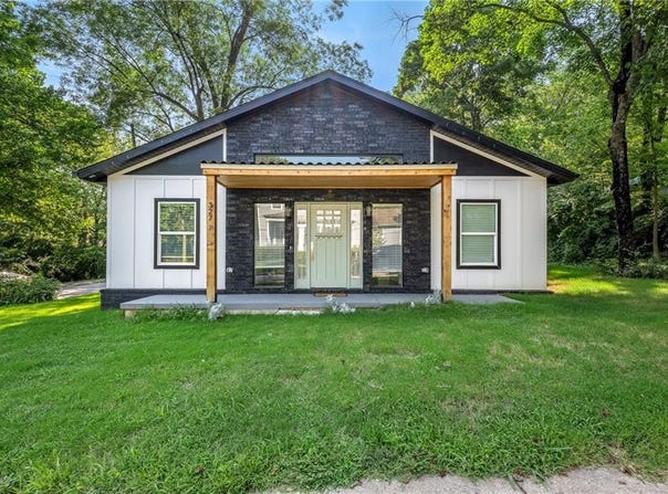 327  S East  AVE, Fayetteville, AR 72701