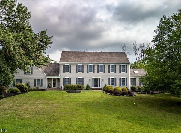 3 Fire Thorn Dr, Holland Twp., NJ 08848-1820