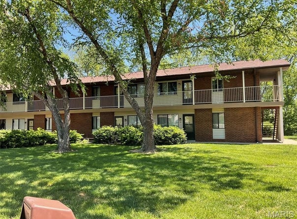 220 SUPPIGER WAY, Highland, IL 62249