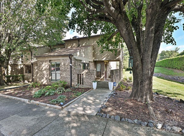 7916 Charter Oak Lane, Charlotte, NC 28226