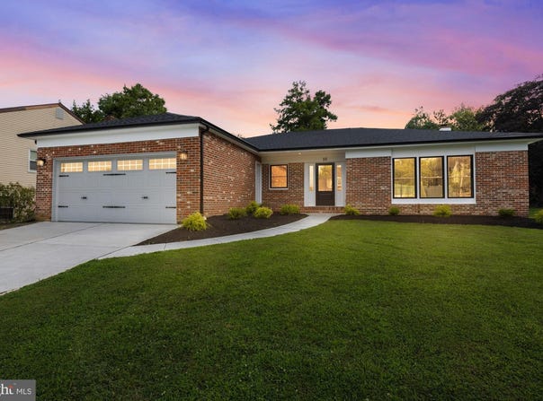 10 WARWICK COURT, MOUNT LAUREL, NJ 08054