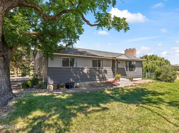 772 Highland Dr, Zillah, WA 98953