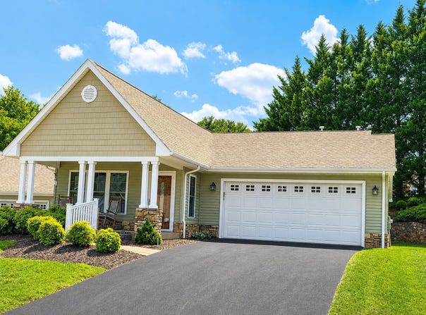 8135 Golden Oak, Roanoke, VA 24019