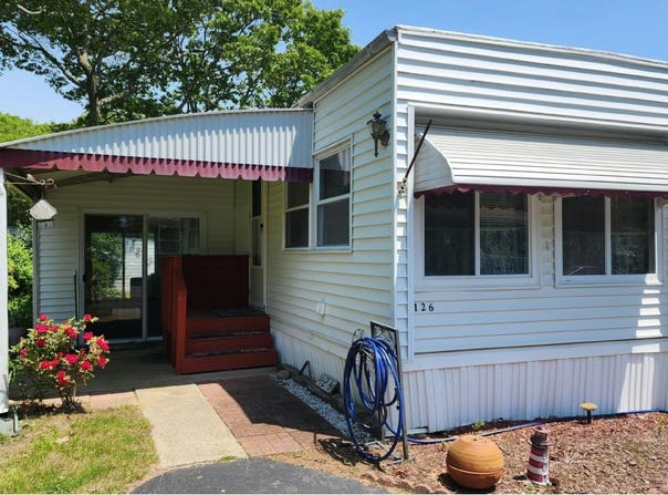 703 Fresh Pond Ave., Calverton, NY 11933