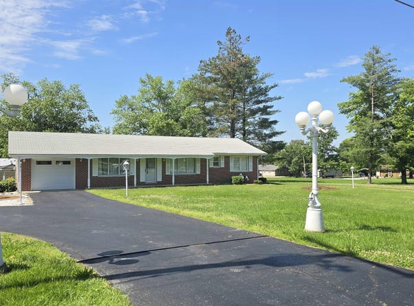 2110 RALEIGH Road, Eldorado, IL 62930-3411