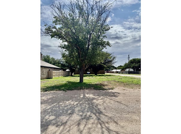 201 Stadium Drive, New Home, TX 79381