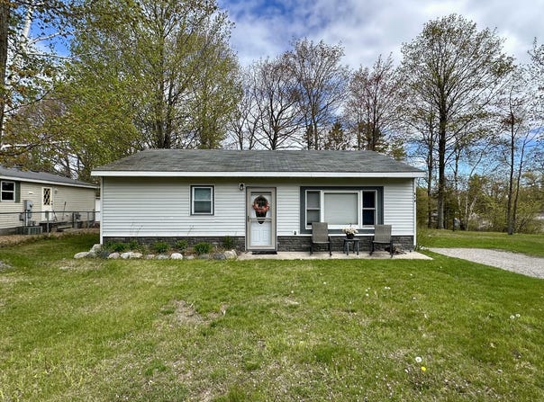 914 W CADILLAC STREET, MACKINAW CITY, MI 49701