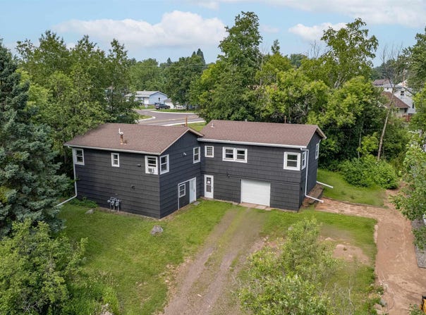 2448 Hutchinson Rd, Duluth, MN 55811