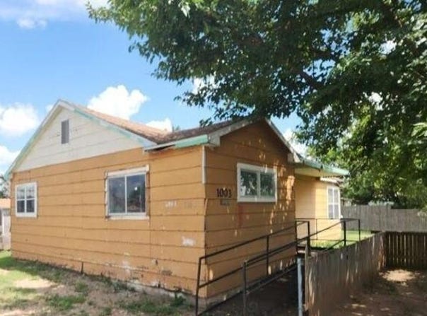 1003 S Leonard Street, Floydada, TX 79235