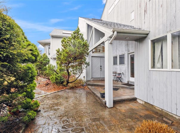 12 Friendly Road, Smithtown, NY 11787