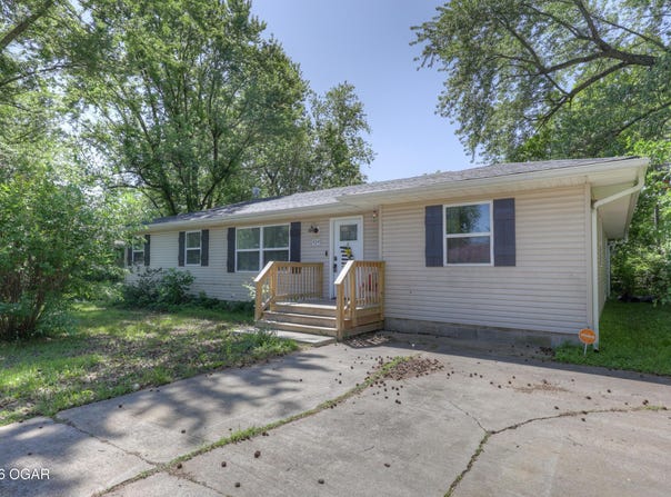 1211 E 16th Street, Lamar, MO 64759