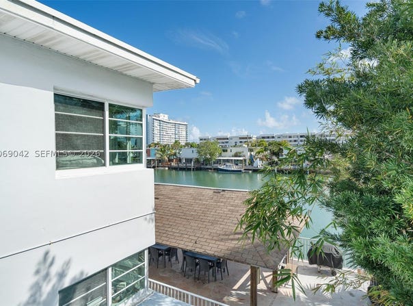 7207 Bay Dr, Miami Beach, FL 33141