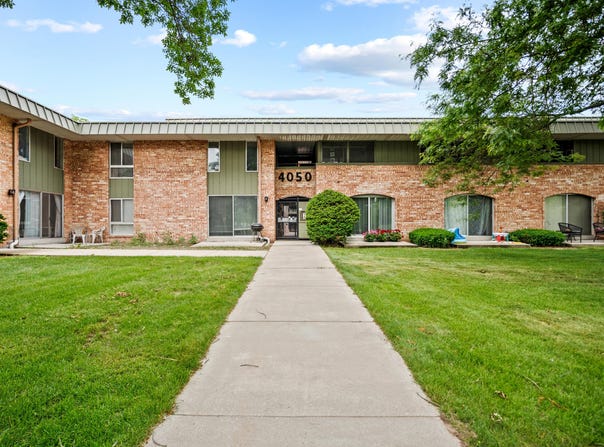 4050 W Rivers Edge Cir, Brown Deer, WI 53209