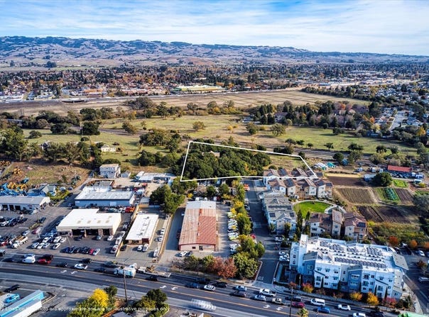 1252 Petaluma Boulevard N, Petaluma, CA 94952