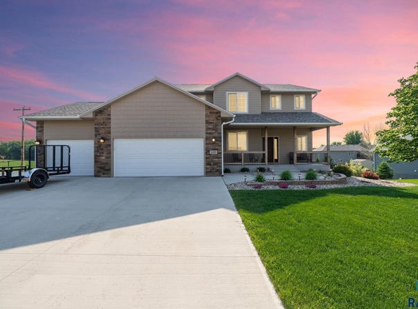 100 Oak Ave, Crooks, SD 57020