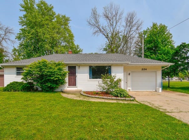 224 LINCOLN Street, PULASKI, WI 54162