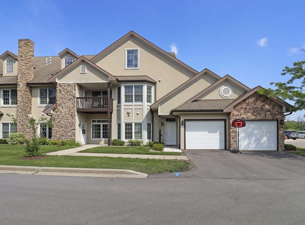 6754 S 34th St, Franklin, WI 53132
