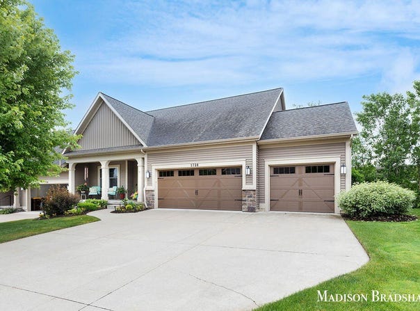 1728 N Brandon Ridge Drive NW, Walker, MI 49544