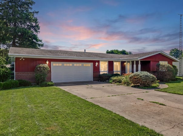 414 S Seymour Street, Oakwood, IL 61858