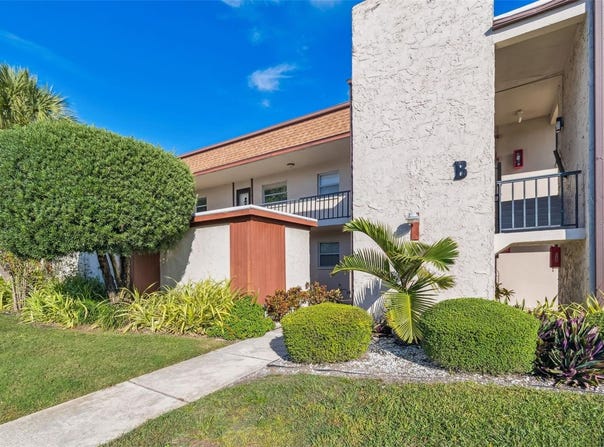 2750 E BAY DRIVE, LARGO, FL 33771