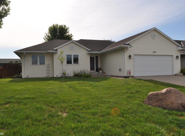 1708 Oakwood Drive, Carroll, IA 51401