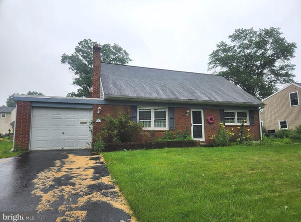 233 CARDINAL ROAD, LITITZ, PA 17543